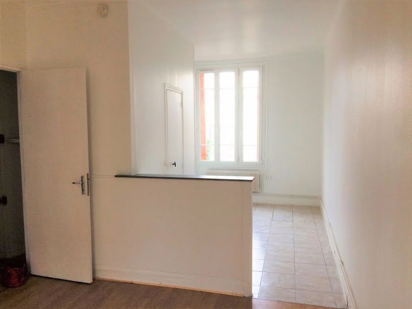 Location  appartement 1 pièce 26 m² à Cachan (94230), 710 €