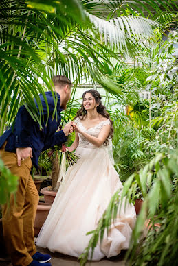 Fotógrafo de casamento Vika Miroshnichenko (vrodekakvika). Foto de 6 de fevereiro 2019