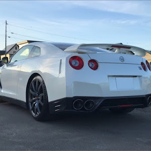 NISSAN GT-R