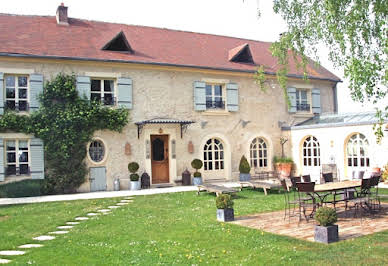 Villa with pool and terrace 3