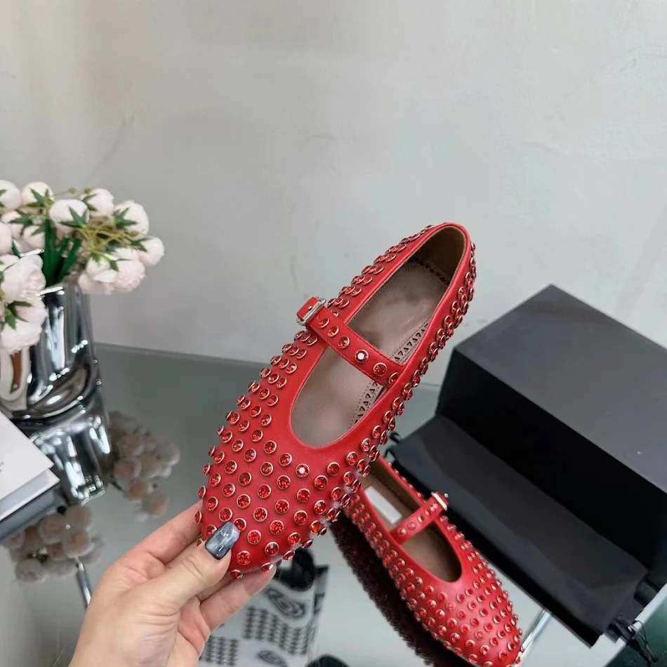 Sapatos Rivet Full Diamond com bico redondo