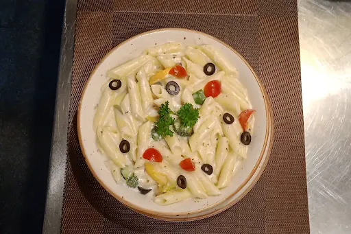 Cherry Tomato And White Sauce Pasta