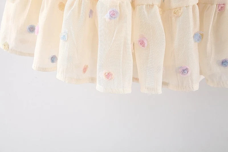 Robe à bretelles Sweet Little Wings pour enfants, une jupe adorable avec bretelles, parfaite pour jouer et afficher un style charmant et confortable, idéal pour les filles.
