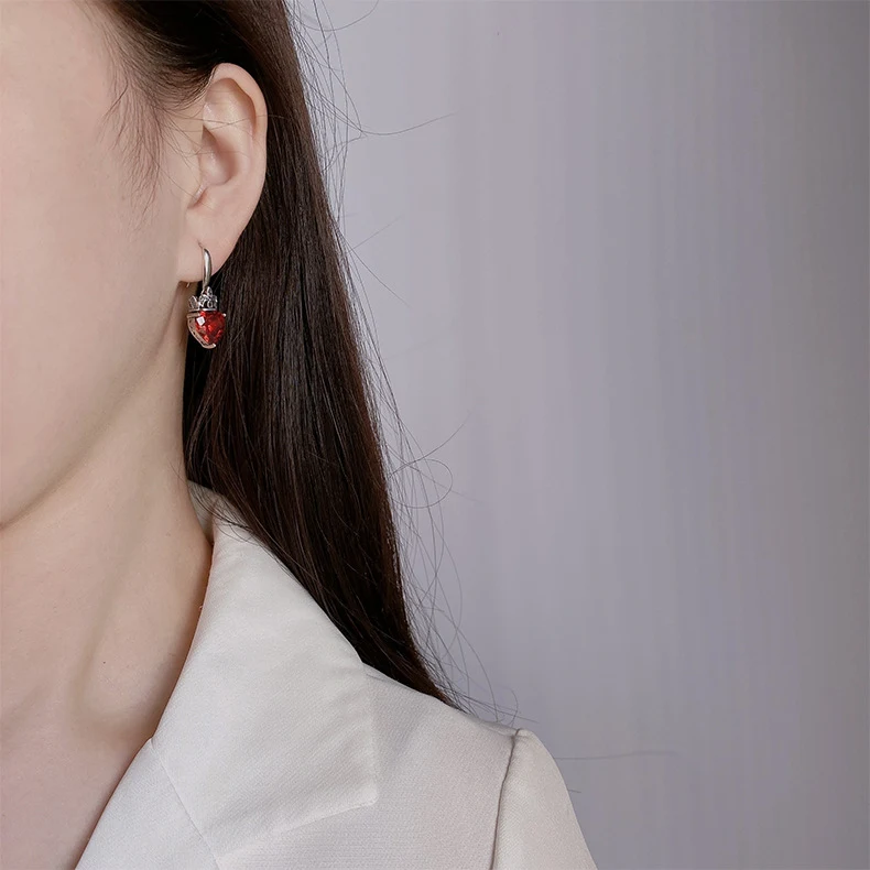 Boucles d'oreilles exagérées vintage Ins en argent sterling 925 pour femmes. Un bijou féminin audacieux pour affirmer votre style avec élégance.