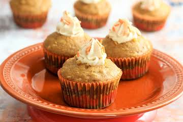 Pumpkin Muffins Filled With Spiced Marshmallow Cream