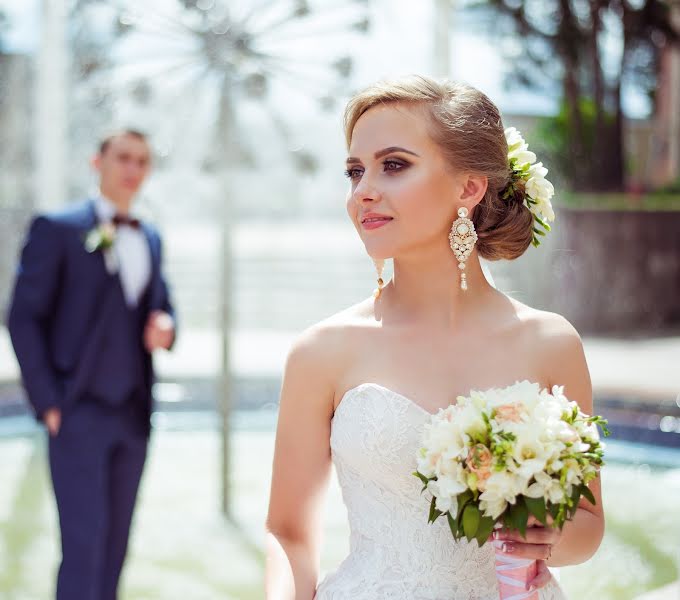 Fotografo di matrimoni Elina Kabakova (artvisionlv). Foto del 5 ottobre 2017