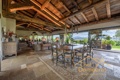 Property with pool and garden 4