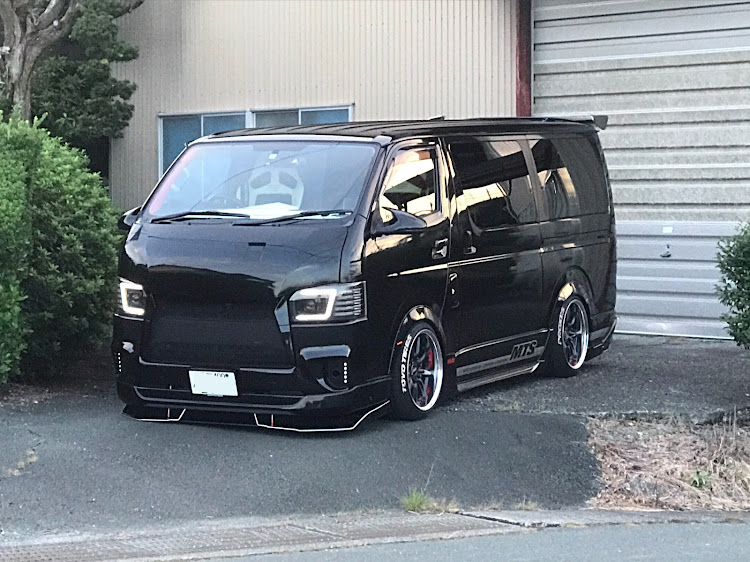 ハイエースバンの#US仕様・＃ハイエースカスタム・#DIY・9月もよろしくお願いします。に関するカスタム事例の投稿画像1枚目