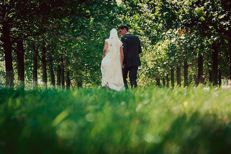 Fotógrafo de casamento Elena Yastrebova (jeraart). Foto de 7 de abril 2016