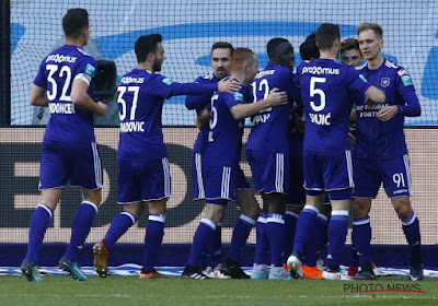 Anderlecht fait le show puis craque, mais la victoire est au bout