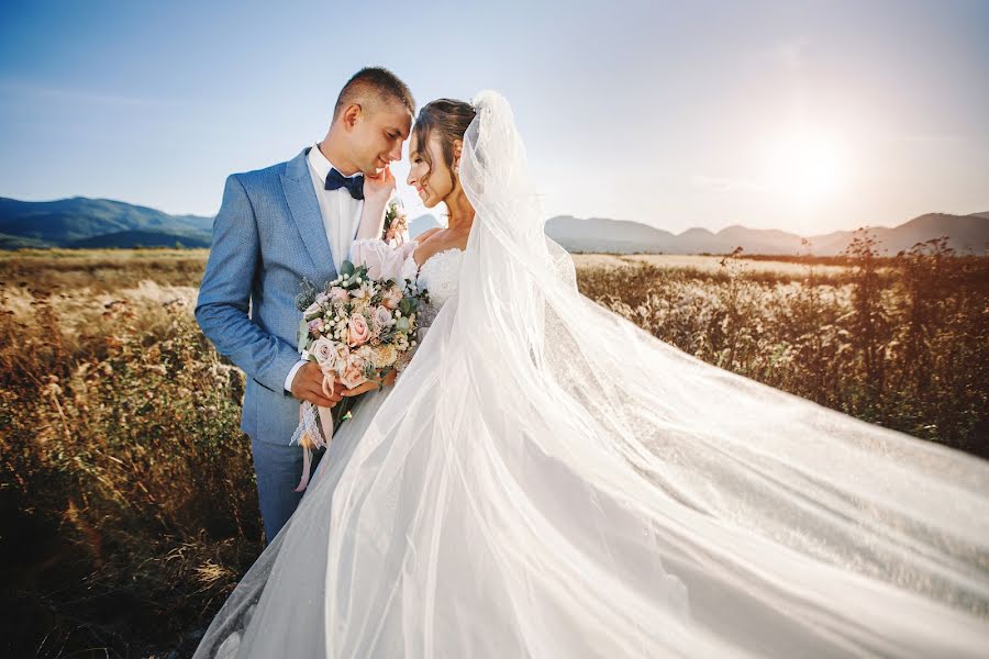 Fotógrafo de casamento Denis Krotkov (krotkoff). Foto de 22 de dezembro 2019