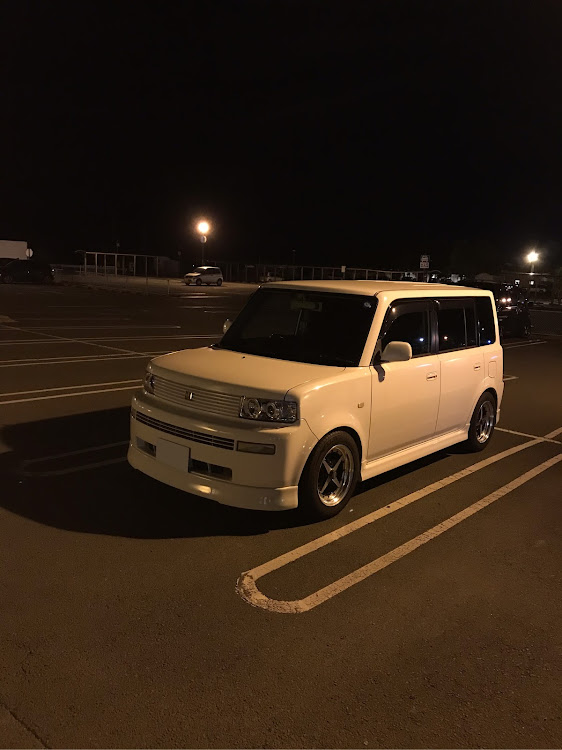 bBのbB・イカリングヘッドライトに関するカスタム事例の投稿画像1枚目