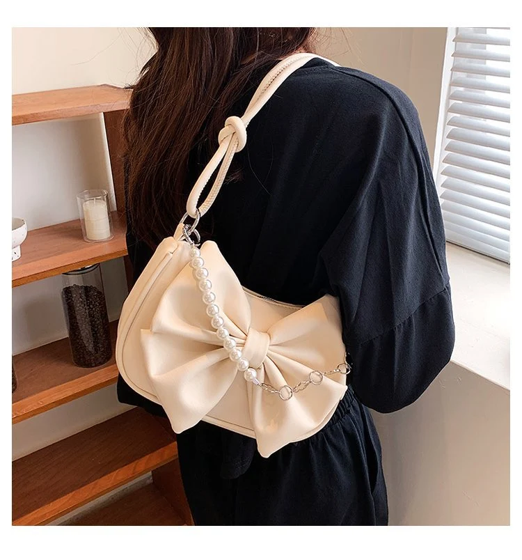 Niche crossbody tas met textuur, ketting en strik. Stijlvolle schoudertas voor dames. Praktisch en modieus, perfect voor dagelijks gebruik en speciale gelegenheden.