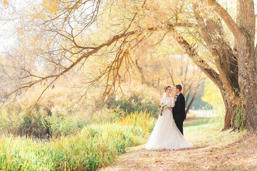 Fotógrafo de casamento Marina Kovsh (shvok). Foto de 18 de março 2019