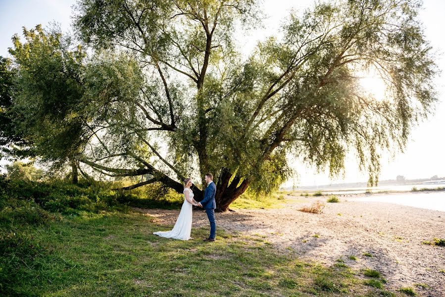 Fotografo di matrimoni Tamas Kalosi (momental). Foto del 17 maggio 2021