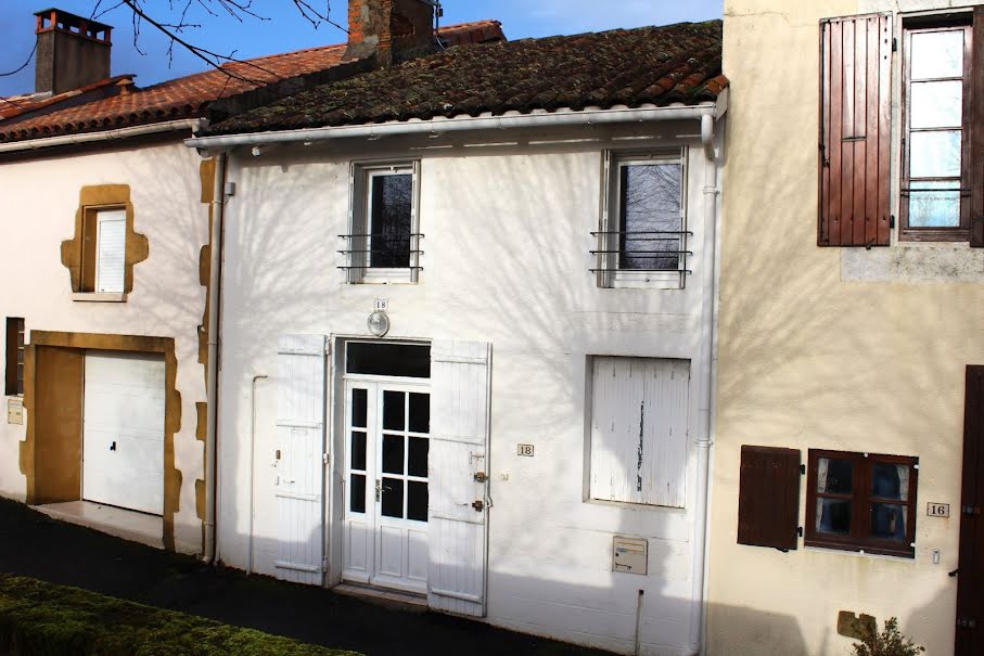 Vente maison 2 pièces 70 m² à Availles-Limouzine (86460), 67 000 €