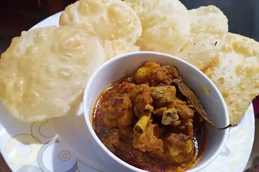 4 Luchi With Chicken Kosha [2 Pieces]