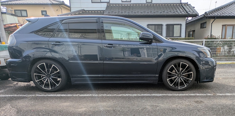 ハリアーの安い車買えちゃいます・冬眠・３台分買うのはキツイに関するカスタム事例の投稿画像2枚目