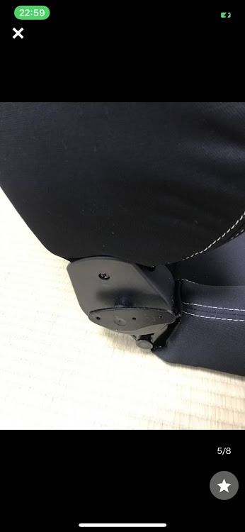 レガシィツーリングワゴンのスパルコ・sparco・セミバケ・フルバケットシート・破損→交換に関するカスタム事例の投稿画像1枚目