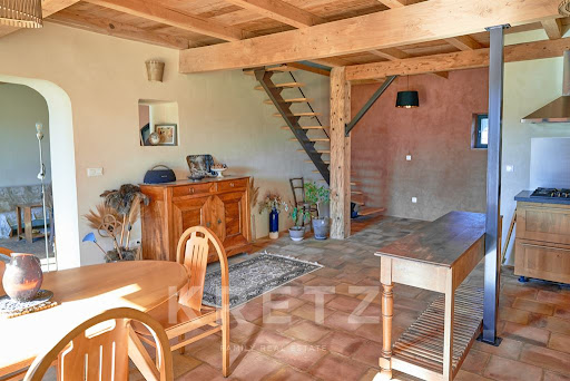 Maison avec piscine et jardin 5