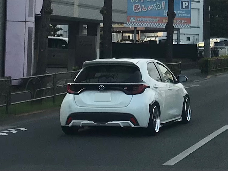 bBのOverblast・ヤリス・カッコ良くって思わず盗撮・勝手に撮ってごめんなさいに関するカスタム事例の投稿画像2枚目