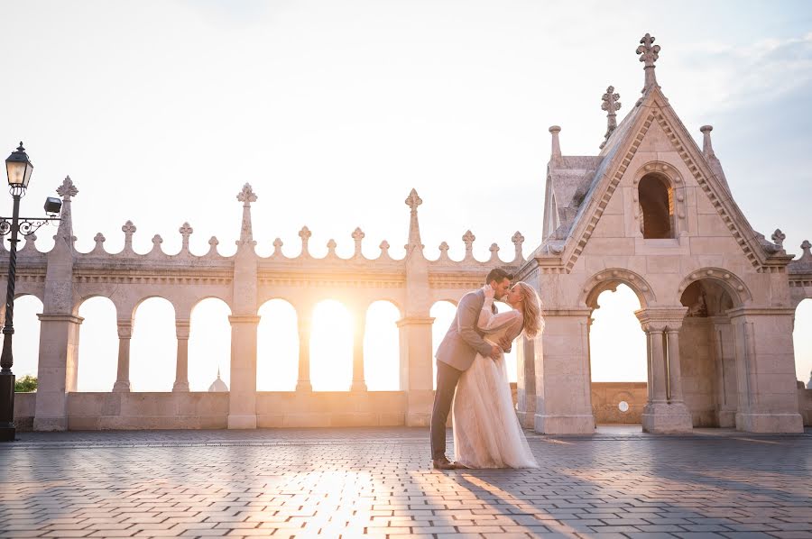 Jurufoto perkahwinan Norbert Szász (weddingohu). Foto pada 26 Ogos 2023