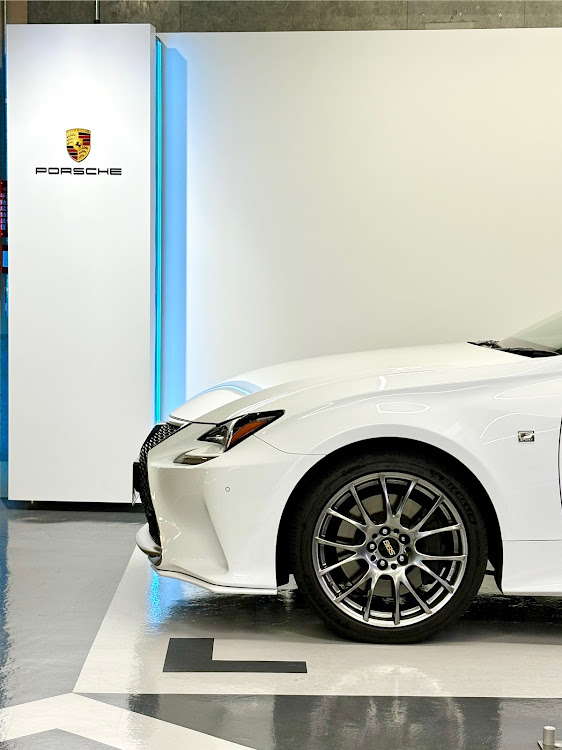 RCのポルシェチャージングステーション・写活トレーニング・携帯カメラで頑張る・PORSCHE・LEXUSに関するカスタム事例の投稿画像3枚目