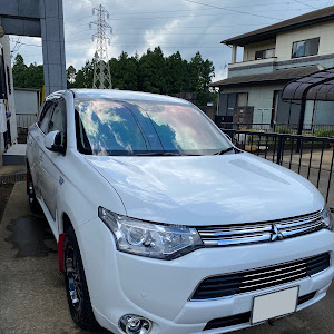 アウトランダーPHEV GG2W