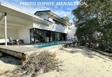 House with pool and terrace 8