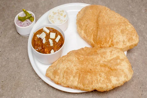 Punjabi Chole Bhature [2 Bhature]