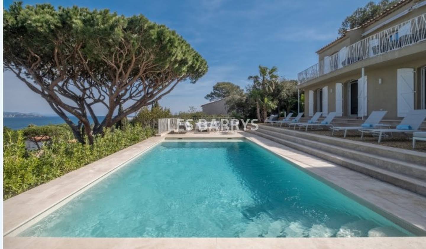 Villa avec piscine et terrasse Gassin