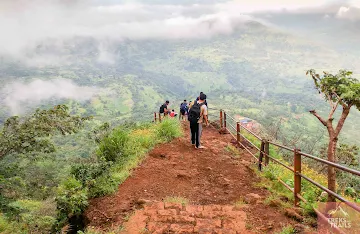 places-to-visit-near-mumbai-monsoon-Kalsubai_Peak