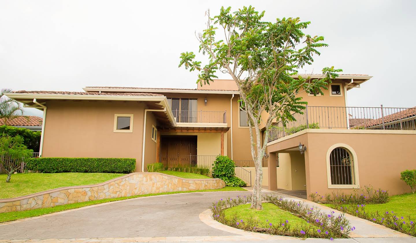 House with garden and terrace Santa Ana