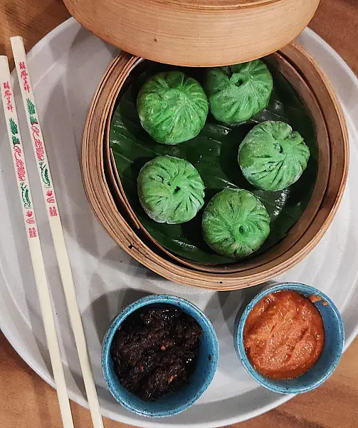 Crystal Dumpling With Vegetable In Hot Basil Sauce (Steamed)