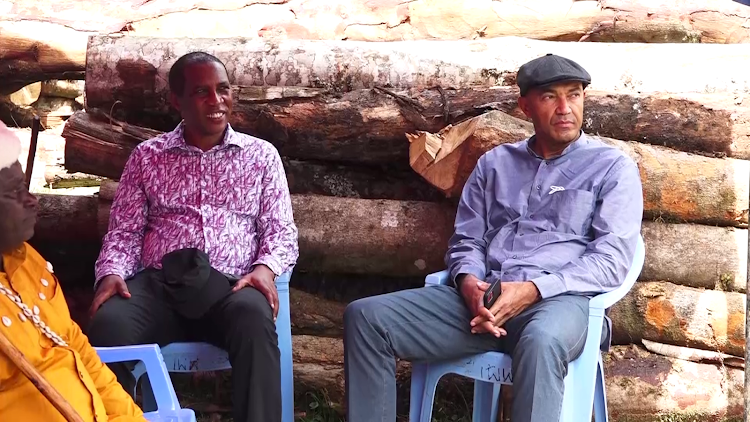 Gatanga MP Nduati Ngugi with former MP Peter Kenneth during a meeting with elders in Gatanga.