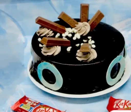 KitKat Gems Chocolate Cake