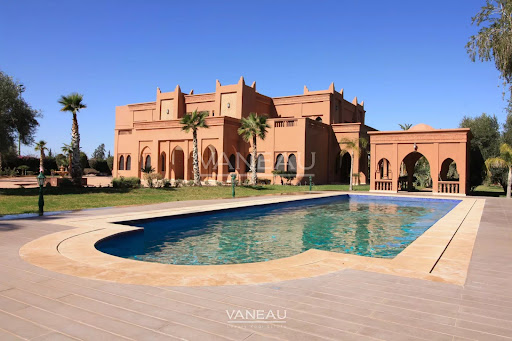 Villa with pool 1