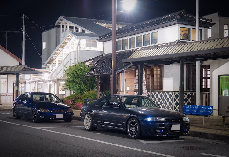 スカイラインのECR33・アルテッツァ・夜の駅にて・SKYLINE・ドライブに関するカスタム事例の投稿画像2枚目