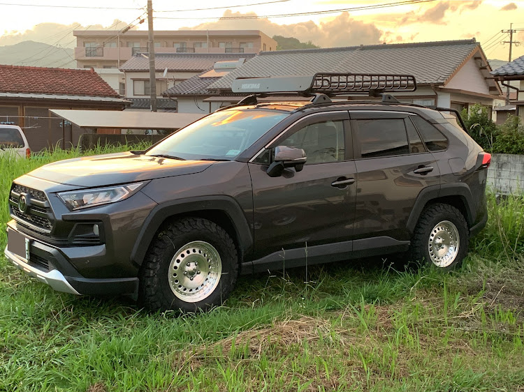 RAV4のホイール交換・RAV4好きな人と繋がりたいに関するカスタム事例の投稿画像1枚目