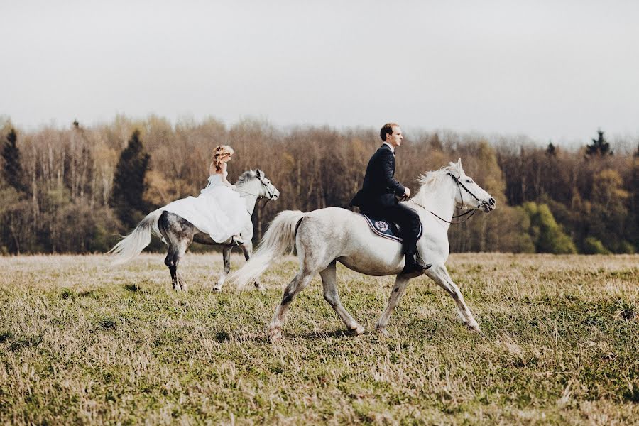 Fotograful de nuntă Aleksey Pogorelov (metalloffon). Fotografia din 10 aprilie 2015