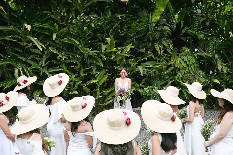 Fotógrafo de casamento Nikko Quiogue (nqmodernphoto). Foto de 24 de fevereiro 2020