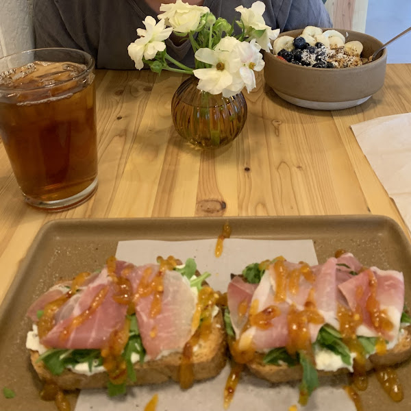 Acai bowl w/ gf granola. Ricotta, prosciutto, arugula, pepper jam on new cascadia toasted gf bread. Yum!