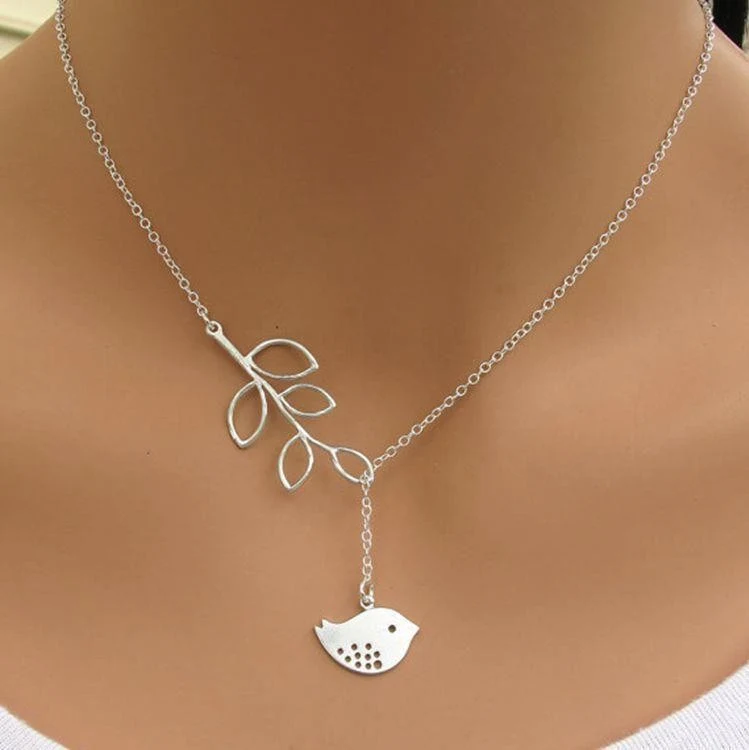 Chaîne de pull Qifu, mode européenne et américaine, avec 8 mots. Un accessoire cool et tendance pour compléter votre style et vous démarquer.