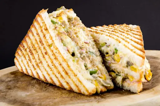 Chicken Sausage And Egg Grilled Sandwich [Serves 1]