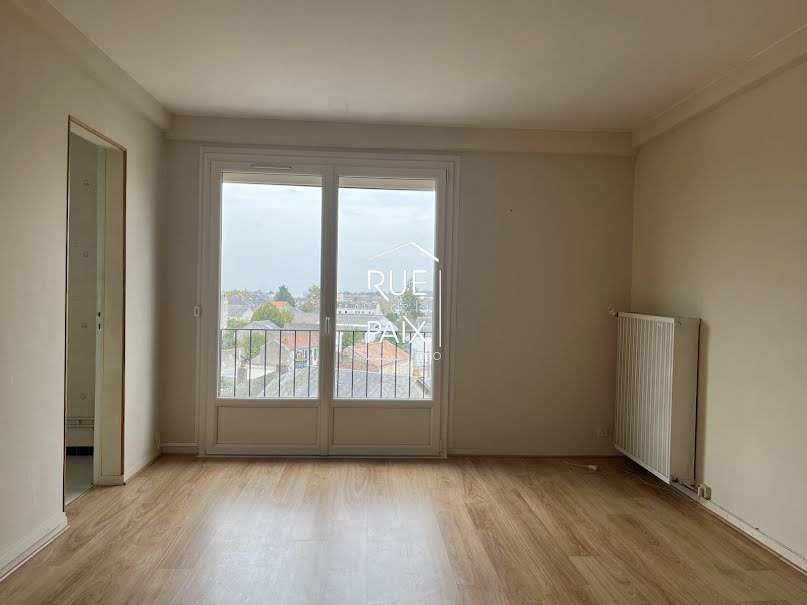 Location  appartement 2 pièces 41 m² à Parthenay (79200), 414 €