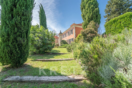 House with pool and garden 2