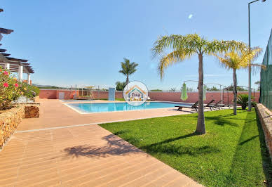 Maison avec piscine et terrasse 5