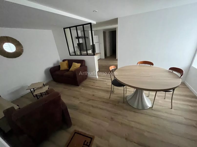 Location meublée appartement 2 pièces 42.5 m² à Lanrodec (22170), 600 €