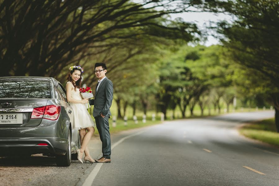 Fotógrafo de casamento Suriyathepjuti Tinanop (suriyathepjuti). Foto de 10 de julho 2018