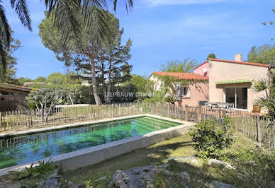 Villa avec piscine et terrasse 2